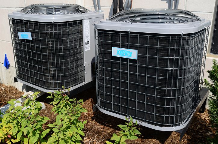 Typy klimatyzatorów montowanych przez pracowników z zakładu AKLIM